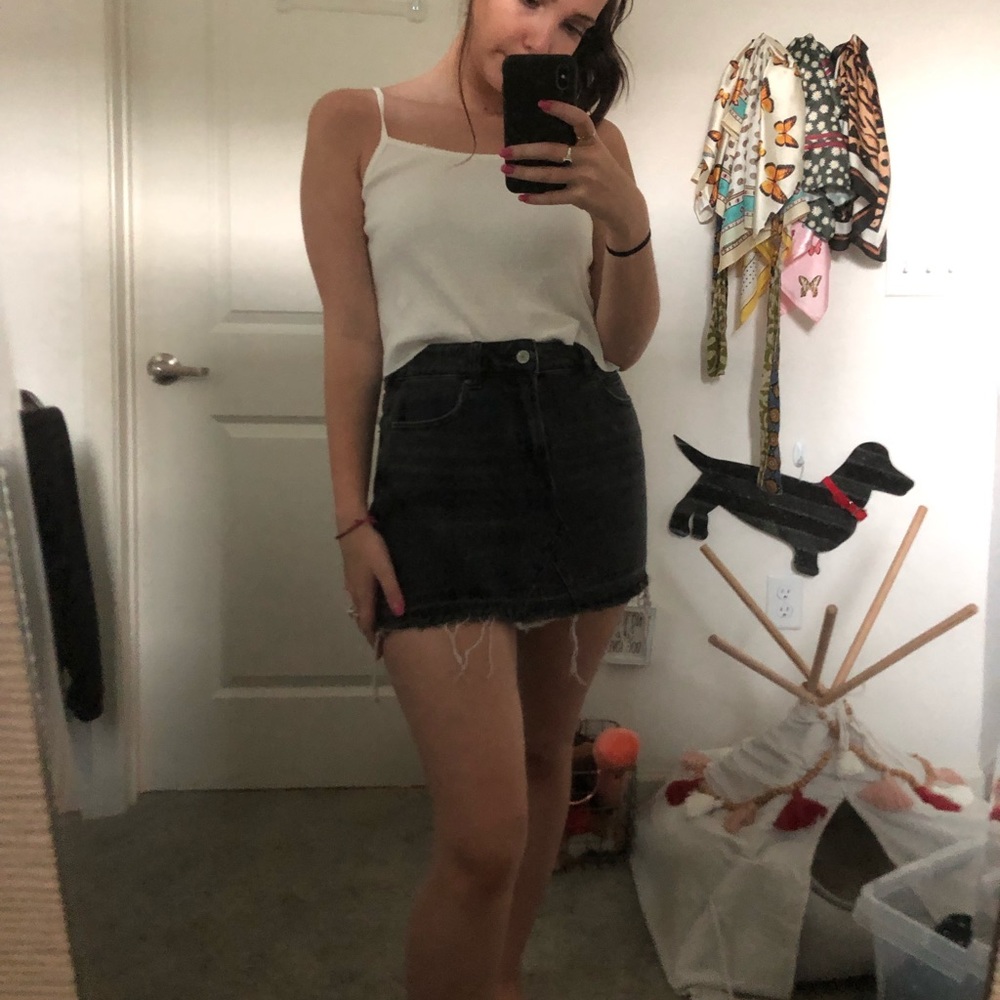 Back raw hem skirt